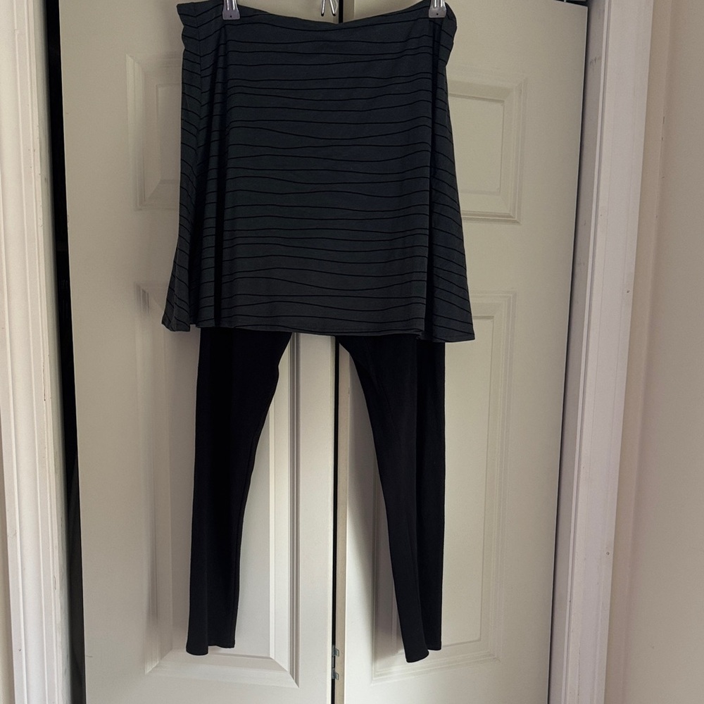 Black Striped Women's Skirted Leggings.